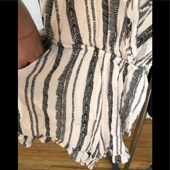 Xhilaration XS fits 2–4 white &black stripe faux wrap casual romper or cover up - Picture 3 of 5